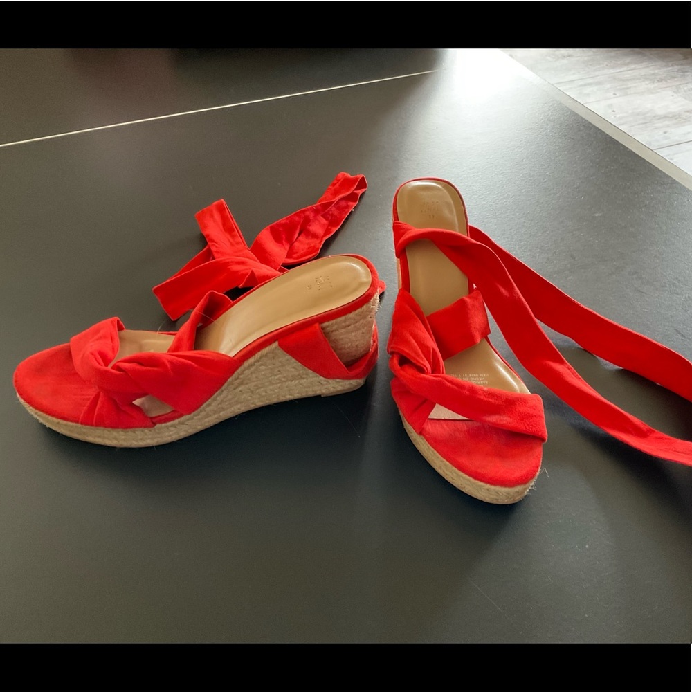 Wrap around heels